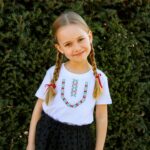 Универсална детска тениска с бродирана автентична шевица
