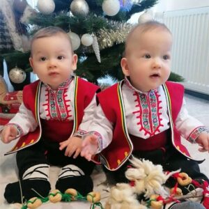 Бебешка добруджанска народна носия за момче от четири части  от естествени материи