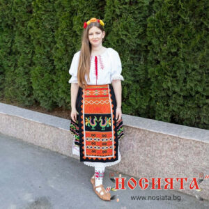 Дамска северняшка народна носия с бродирани шевици